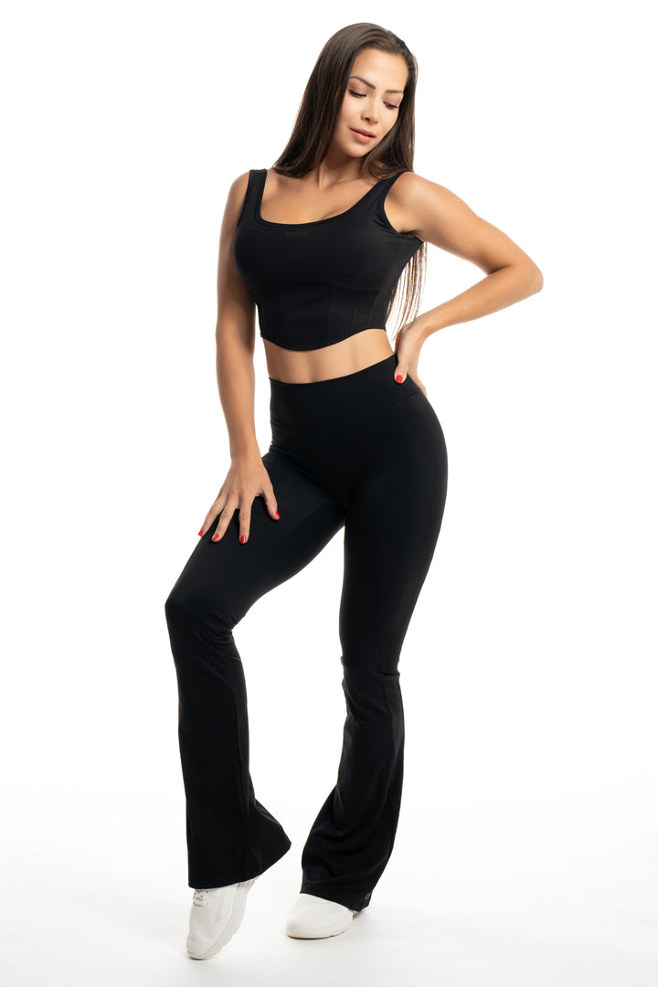 Modelka má XS (164,5cm , 53kg)